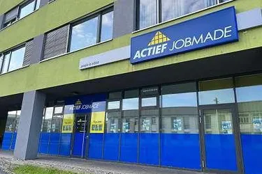 * Top aufgeteilte Büro/ Geschäftsräumlichkeiten 5,5 Räume in top Lage nächst Hauptbahnhof*