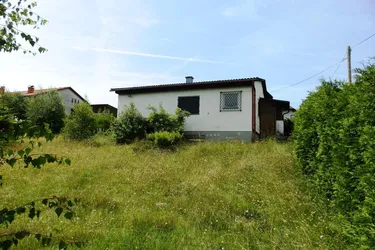 Haus zum Adaptieren mit großem Grund ca. 1.130m² Haus + Grund 1