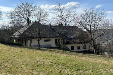 Mehrfamilienhaus plus unbebautem Grundstück