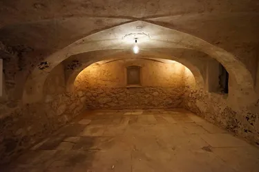 Historischer, renovierter Keller mit eigenem Außeneingang!