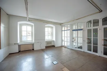 Kleines Büro/Geschäft an der Stadteinfahrt