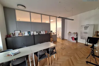 BÜRO MIT GARTEN UND ERFOLGSFLAIR