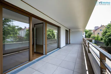 NEUBAUERSTBEZUG: MODERNE; RUHIGE 2 ZIMMERWOHNUNG MIT BEEINDRUCKENDEM BALKON + GARAGENPLATZ