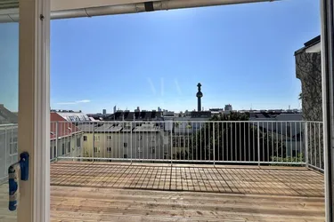 ERSTBEZUG! helle, klimatisierte Dachgeschoßwohnung mit großer Terrasse