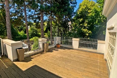 TERRASSENWOHNUNG MIT SCHÖNER AUSSICHT IN EINER JUGENDSTILVILLA AM NUSSBERG