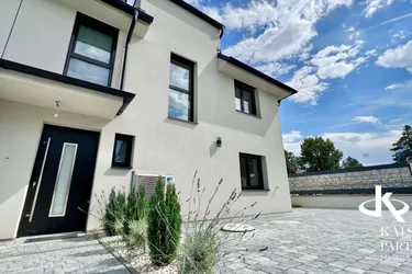 Traumhaftes, belagsfertiges Doppelhaus mit Pool - hochwertiger Wohnkomfort mit 2 Terrassen und 2x Stellplätzen - 112m² für 549.000€!