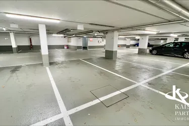 GARAGENSTELLPLATZ - EGGENBERG!
