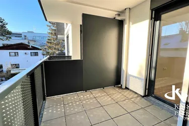 Neuwertige, moderne, ruhige Balkonwohnung, Nähe Riverside!