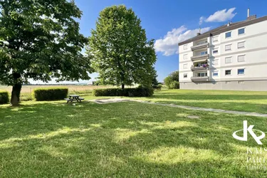 HELLE 3-ZIMMERWOHNUNG MIT LOGGIA IN GRÜNOASE!