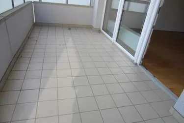 Expose PROVISIONSFREI! Gut geschnittene 2 Zimmerwohnung mit hofseitiger Loggia und freien Hofparkplätzen.