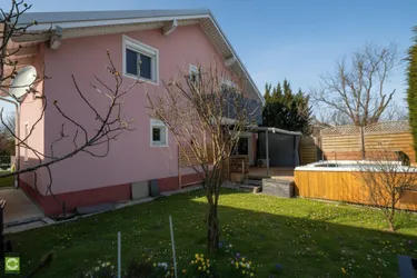 CHRISTOPH CHROMECEK IMMOBILIEN - Brunn am Gebirge - Top Doppelhaushälfte mit kleinem Garten und Pool!