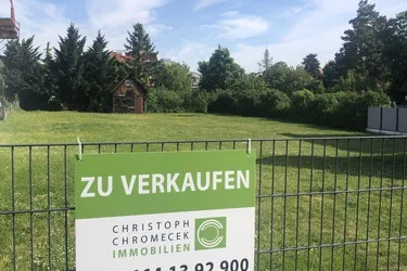 CHRISTOPH CHROMECEK IMMOBILIEN - BRUNN AM GEBIRGE - Zwei mal 796 m² ebener Baugrund!