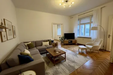 SCHÖNE ALTBAUWOHNUNG- INNENHOF - RUHELAGE - SERVITENVIERTEL