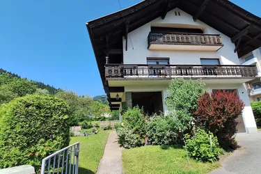 Großzügiges Wohnhaus mit viel Potenzial in schöner Lage