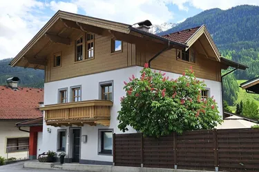 5741 Neukirchen: sehr gepflegtes, geräumiges Einfamilienhaus mit viel Potential in Zentrumsnähe ! Garage, Einliegerwohnung ! Carport !