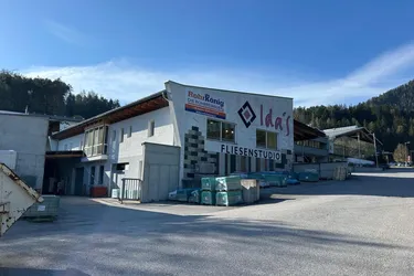 Verkaufsraum mit Lager und Freifläche