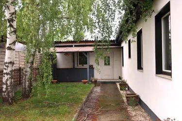 Theresienfeld - Bungalow in Ruhelage mit 2 Wohneinheiten &amp; großem Potenzial