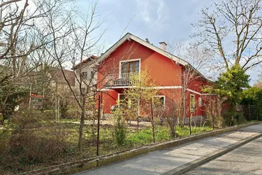 Einfamilienhaus auf Doppel-Baurechtsgrundstücke der Stadt Wien (Baurecht = Miete)