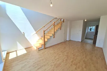 Maisonettewohnung im Stile eines "Reihenhauses" mit Eigengarten, Terrasse &amp; Balkon plus Badeteich Zugangsmöglickeit