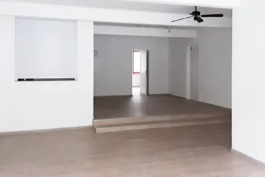 Ein großzügiges 112,55 m² Mietobjekt im 2. Stock, in Vöcklabruck, in der Vorstadt, kann als Wohnung oder als Büro gemietet werden.