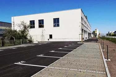 Geschäftslokal in Welser TOP-Lage unmittelbar an der B1 – Erstbezug!!