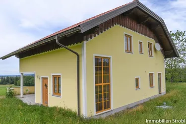Großzügiges Einfamilienhaus mit Sanierungsbedarf in Lochen am See