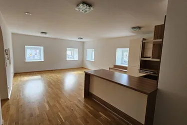 Liebevoll bis ins Detail : Geräumige 3 Zimmer Wohnung im Herzen von Thalgau