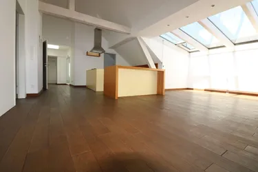 Expose Lichtedurchflutete 3 Zimmerwohnung in zentraler Lage - Provisionsfrei
