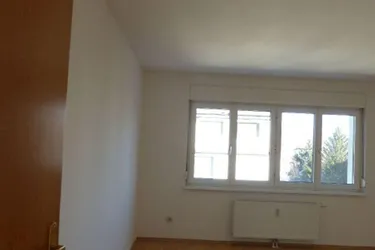 Generalsanierte 2 Zimmer nahe Fröbelpark - Provisionsfrei!