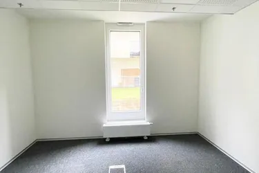 Große Büroräumlichkeit mit guter Verkehrsanbindung und Terrasse - Provisionsfrei!