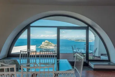 Italien - Ischia: Großzügiges Anwesen mit traumhaften Ausblicken | Italy - Ischia: Spacious property with fantastic views