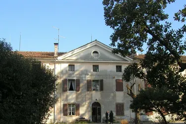 Italien - Buttrio: Großzügiges Anwesen mit hohem Potential | Italy - Buttrio: Spacious property with high potential