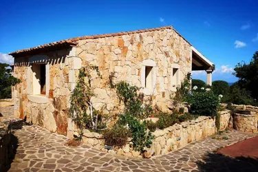 Sardinien – Nähe Palau: Rustikales Steinhaus in schöner Lage | Sardinia - Near Palau: Rustic stone house in beautiful location