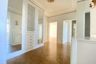 Graz – Geidorf: Schicke Wohnung in unmittelbarer Uni-Nähe, perfekt für Paare oder als WG. | Graz - Geidorf: Chic apartment in the immediate vicinity of the university, perfect for couples or as a shared flat
