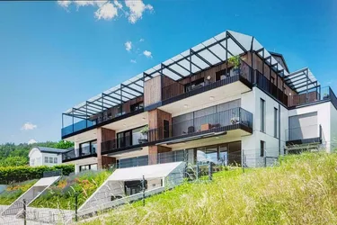 Krumpendorf am Wörthersee - Einzigartige Eigentumswohnung mit Pool und Seeblick | Krumpendorf am Wörthersee - unique apartment with pool and sea view