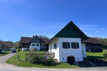 Weststeiermark - Historisches Juwel - Dreikanthof aus dem 18. Jahrhundert mit Potential | Western Styria – Historical jewel – 18th-century three-sided farmstead with potential