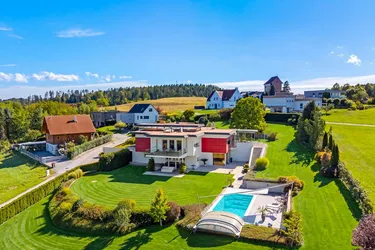 Oststeiermark - Architektonisches Meisterwerk mit Weitblick - Exklusive Design-Villa auf parkähnlichem Traumgrundstück | Eastern Styria - An Architectural Masterpiece with a Panoramic View - Exclusive Designer Villa on a Park-Like Dream Lot