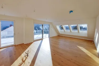 Auf der Sonnenseite. Liebevoll designte 3-Zimmer Dachgeschosswohnung mit Süd-Terrasse
