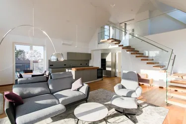 Hoch hinaus. 4-Zimmer Dachgeschosswohnung inkl. Markenküche für beste Aussichten. Nur 220m von der Alten Donau 