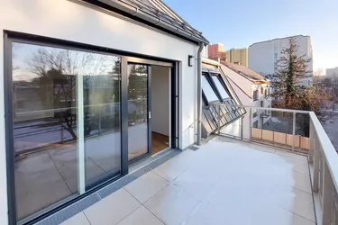 Raumwunder. Ruhige 3-Zimmer Wohnung zum Relaxen. Kommt mit Balkon und traumhafter Aussicht. 