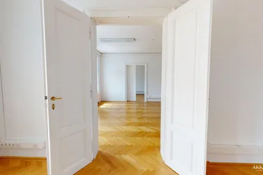 Altbaubüro mit Blick in den Resselpark