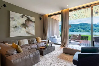 RESIDENZ am WÖRTHERSEE | Großzügiger Rückzugsort in Exklusivlage | Bootsliegeplatz, Sauna und Beachclub