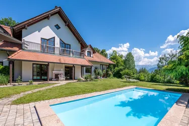 10 MIN v KLAGENFURT | STIL mit FERNBLICK | Traumhafte Landhausvilla in Stadtnähe