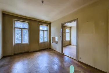 Sanierungsbedürftige 2 Zimmerwohnung - 1. Stock mit Lift