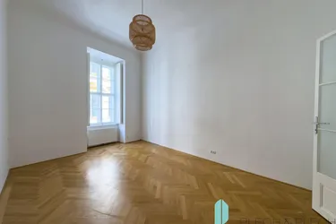 Provisionsfrei für den Mieter - 1,5 Zimmer - Altbauwohnung im Zentrum!