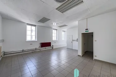 Gewerbefläche / Lager / Büro in HISTORISCHER FABRIK