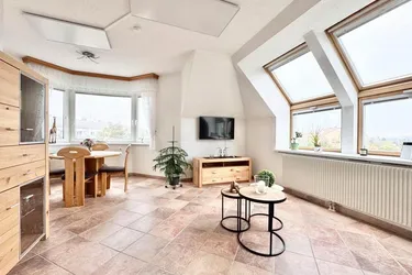 TOPLAGE IN EBERGASSING - WIEN-NÄHE | TRAUMHAFTE, LICHTDURCHFLUTETE 3 ZIMMER MIT FERNBLICK | STELLPLATZ FÜR AUTO INKLUSIVE