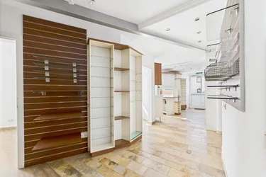 LINZ-URFAHR (Katzbach): Attraktive 120 m² Geschäfts- Praxis- Ordination- oder Bürofläche in der Freistädter Straße