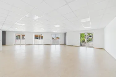 STEYREGG: BÜRO- PRAXIS-THERAPIE-ORDINATIONSFLÄCHE ca. 242 m² + BALKONFLÄCHE in zentraler Lage