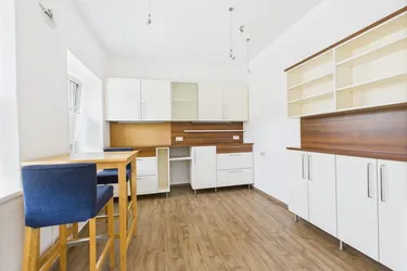 LINZ-URFAHR (Katzbach): Attraktive 120 m² Geschäfts- Praxis- Ordination- oder Bürofläche in der Freistädter Straße
